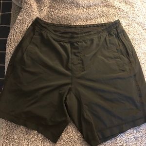 Men's Lululemon shorts with liner